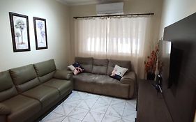 Apartamento Enseada Guaruja, 300m da praia, Wi-fi e Ar condicionado